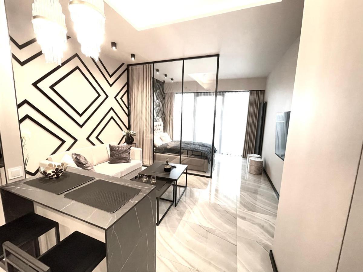 Elegance Hanza Tower Apartment *