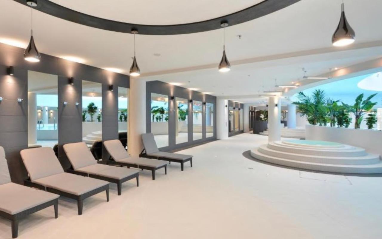 Elegance Hanza Tower Apartment